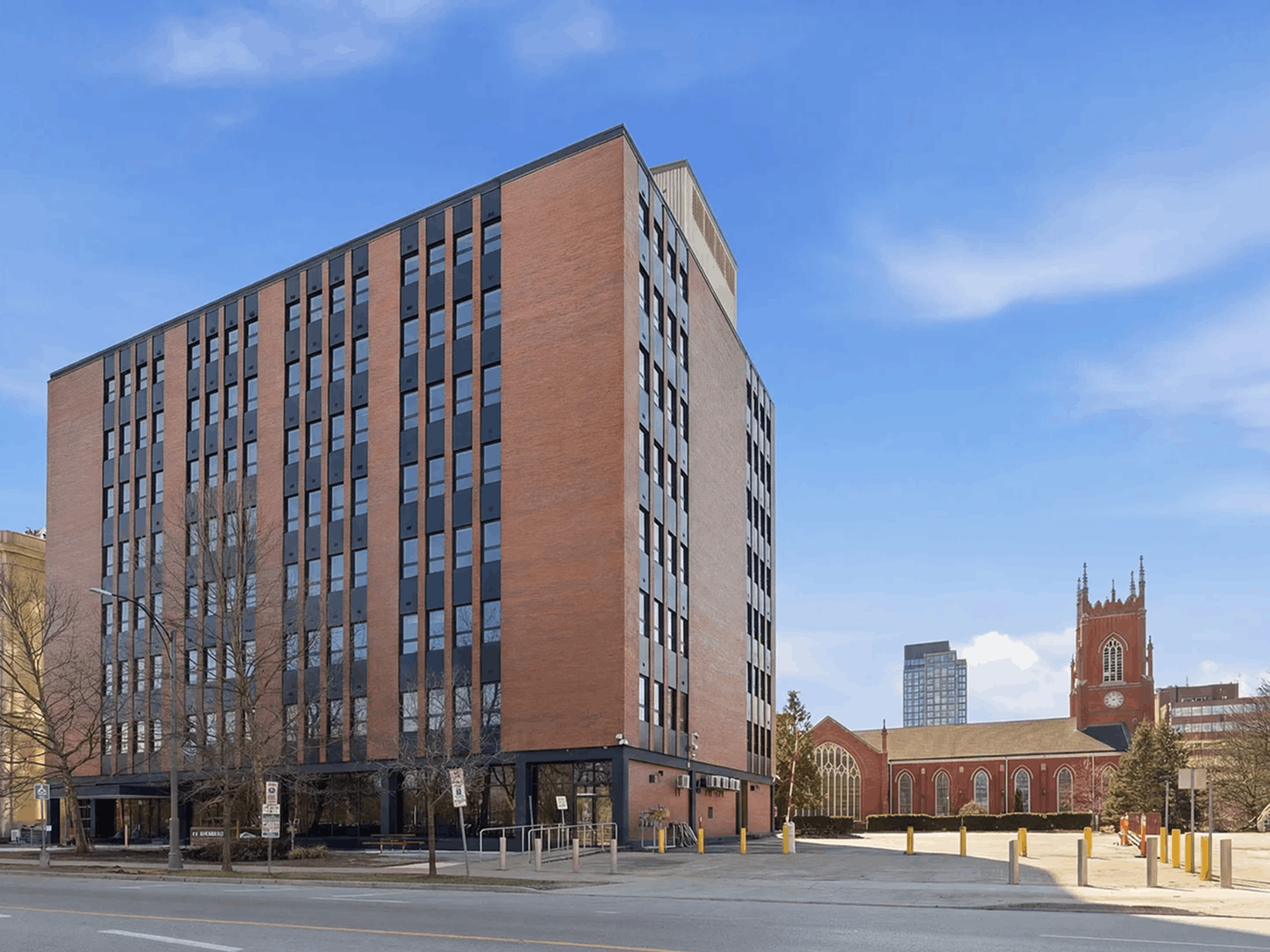 195 Dufferin